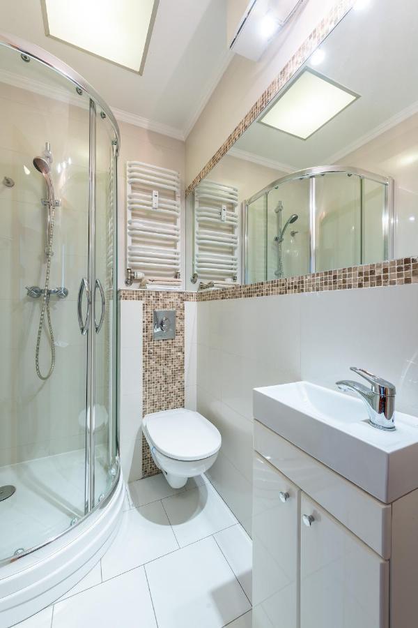 Bukowinska 12 Prywatne Mieszkanie 80M2 Z Dwiema Sypialniami I Balkonem 2X Bezplatne Miejsca Parkingowe Samodzielne Zameldowanie! Private Garage! Self Check-In System! Varsovia Exterior foto